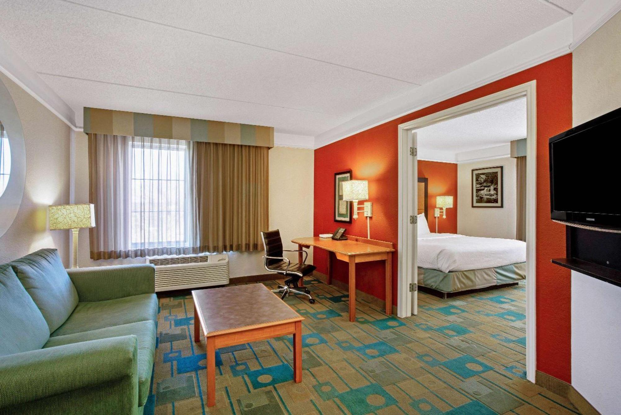 La Quinta By Wyndham Winston-Salem Hotel Exterior photo